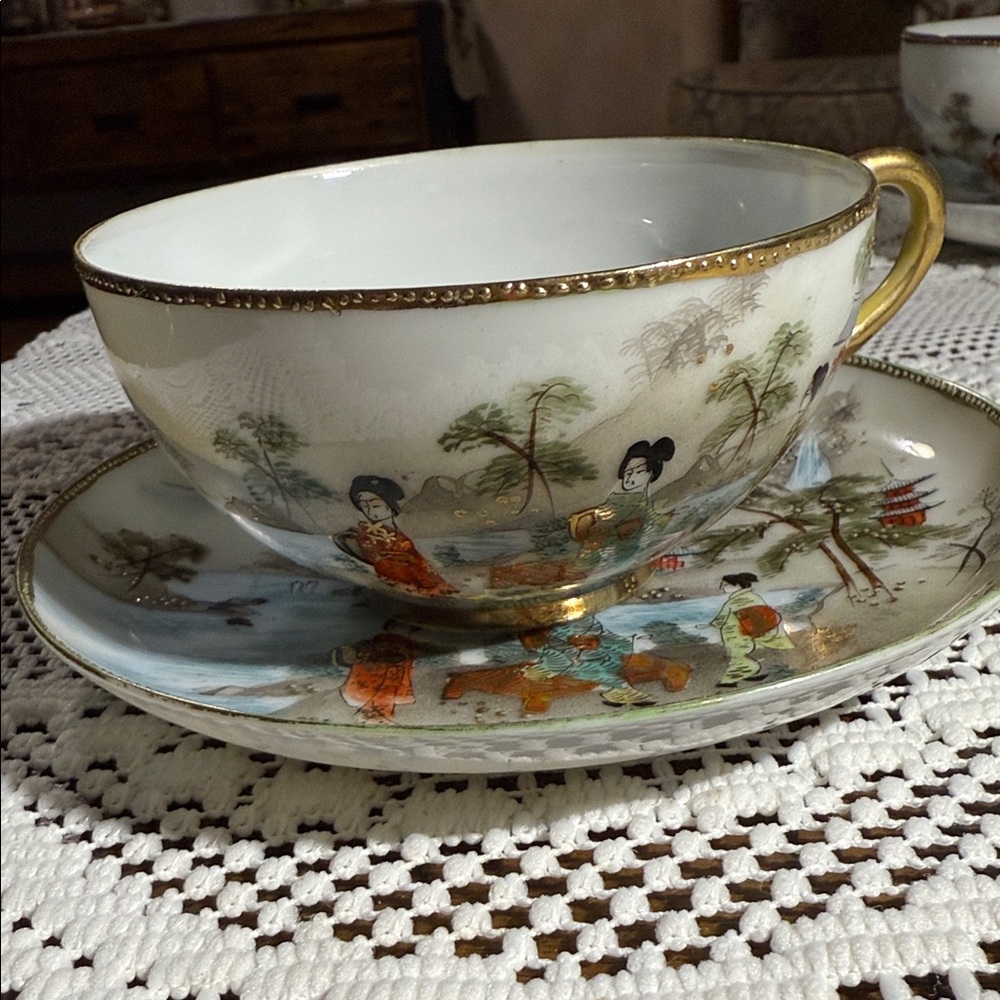 Elegant Gold and White Kutsni Teacup Set